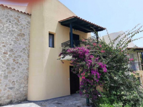 Spacious Holiday House with Shared Pool